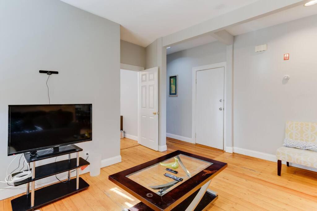 New! Boston Condo Near Mbta, 3Mi To Fenway ! Екстер'єр фото